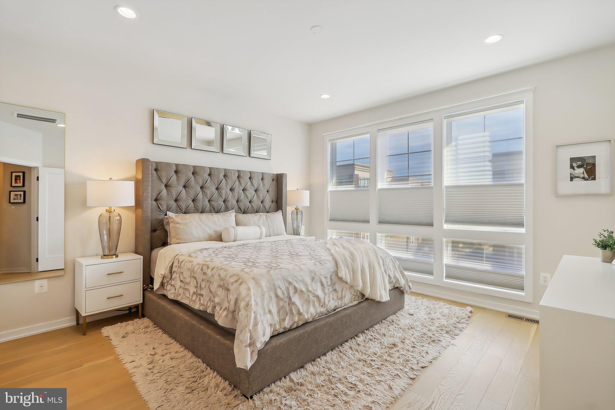 1970 Roland Clarke Pl