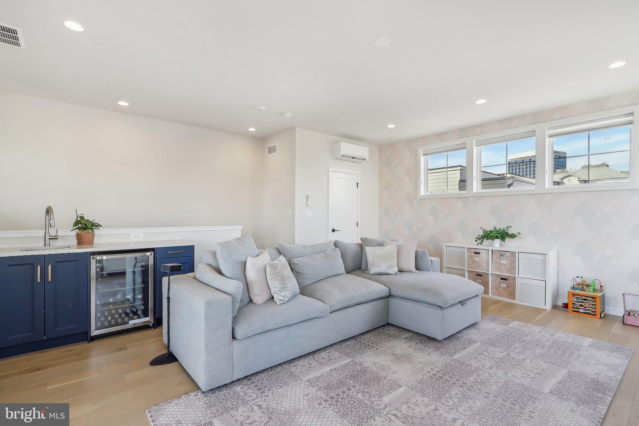 1970 Roland Clarke Pl