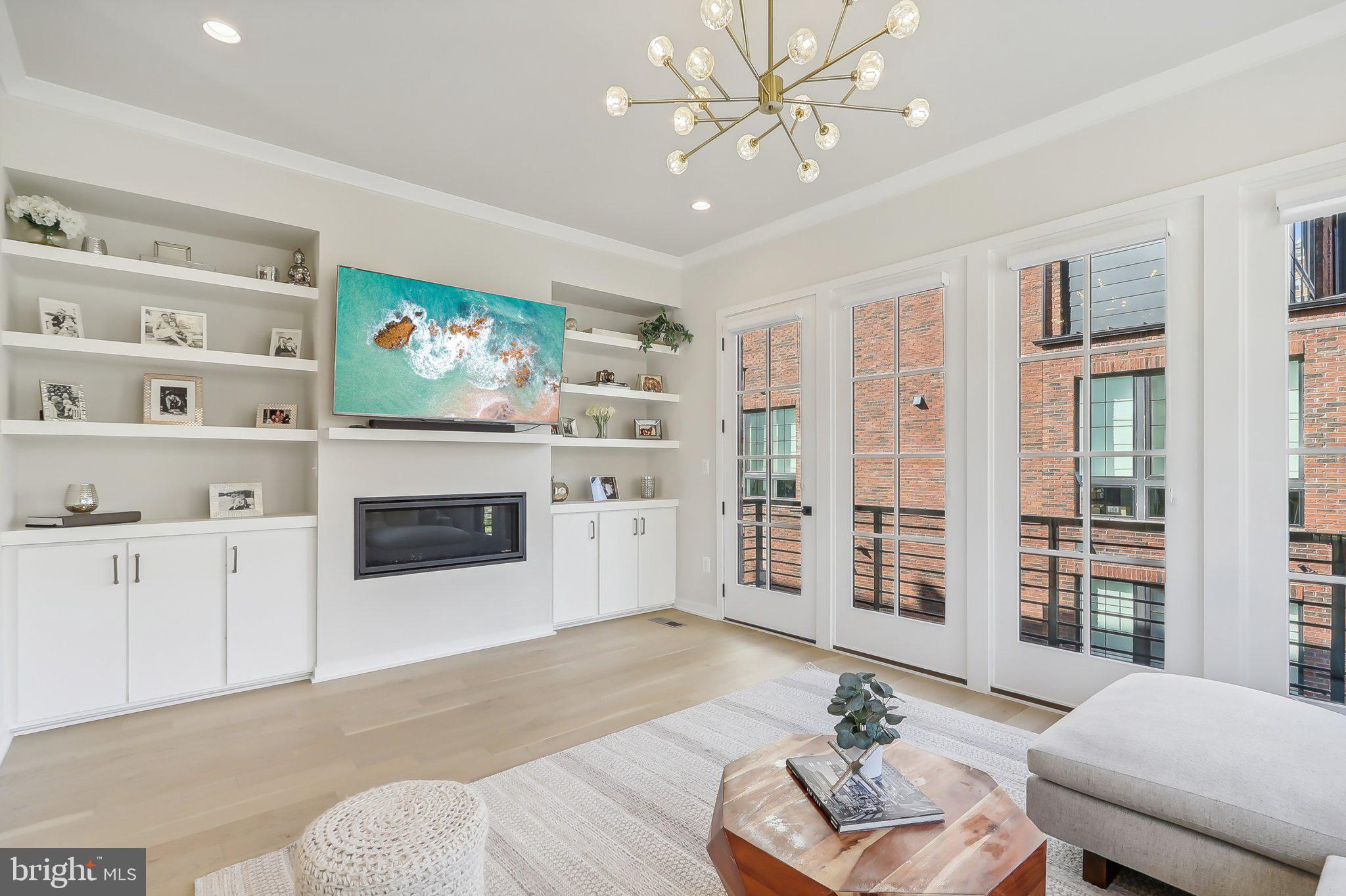 1970 Roland Clarke Pl