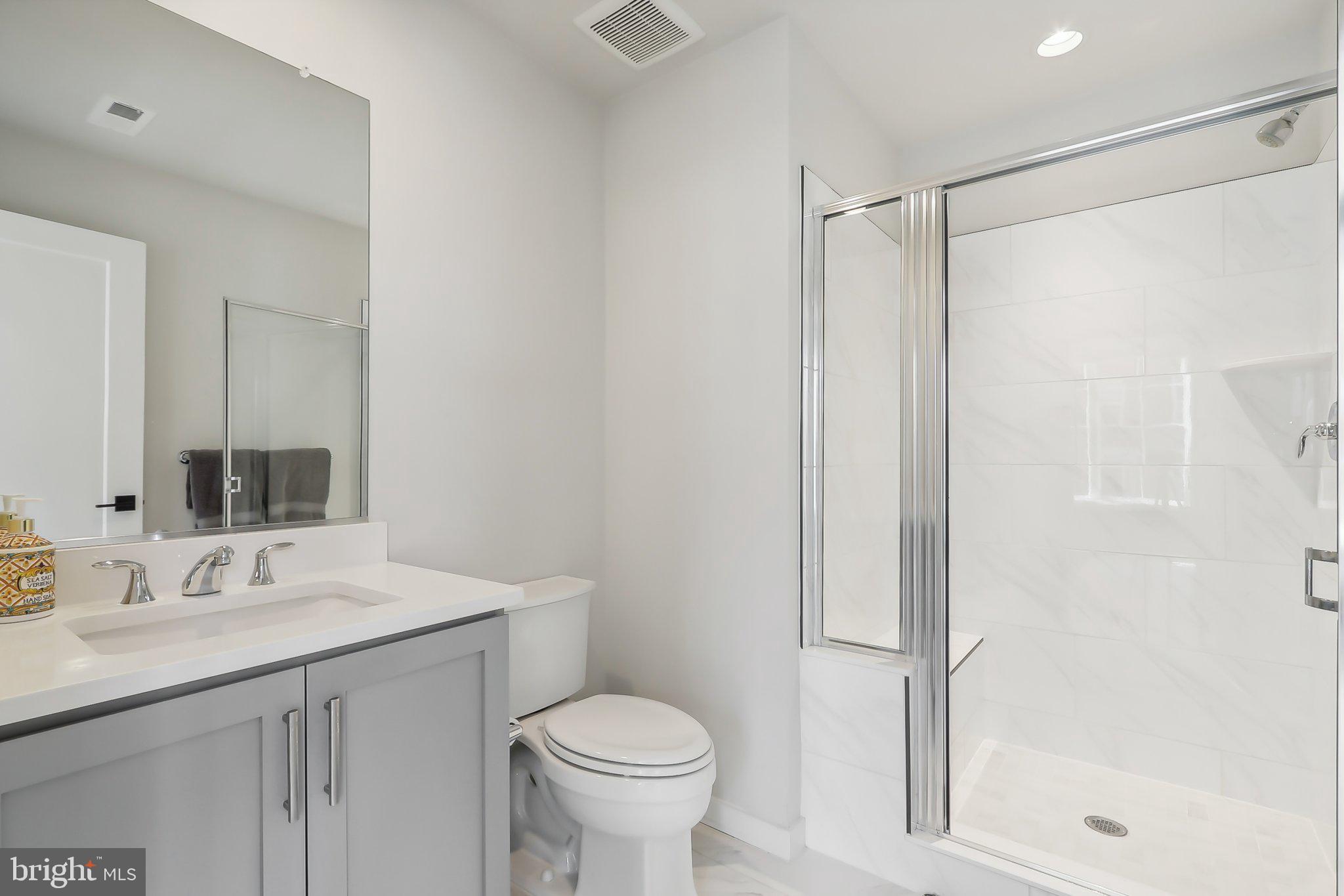 1970 Roland Clarke Pl