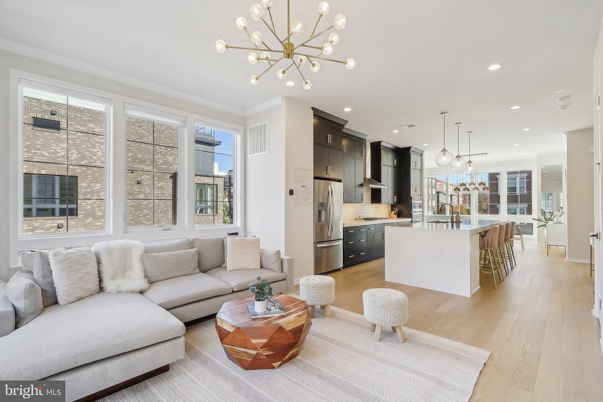 1970 Roland Clarke Pl