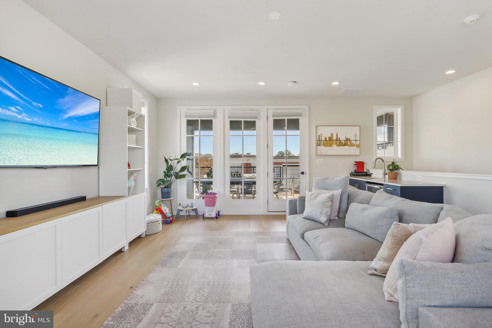 1970 Roland Clarke Pl