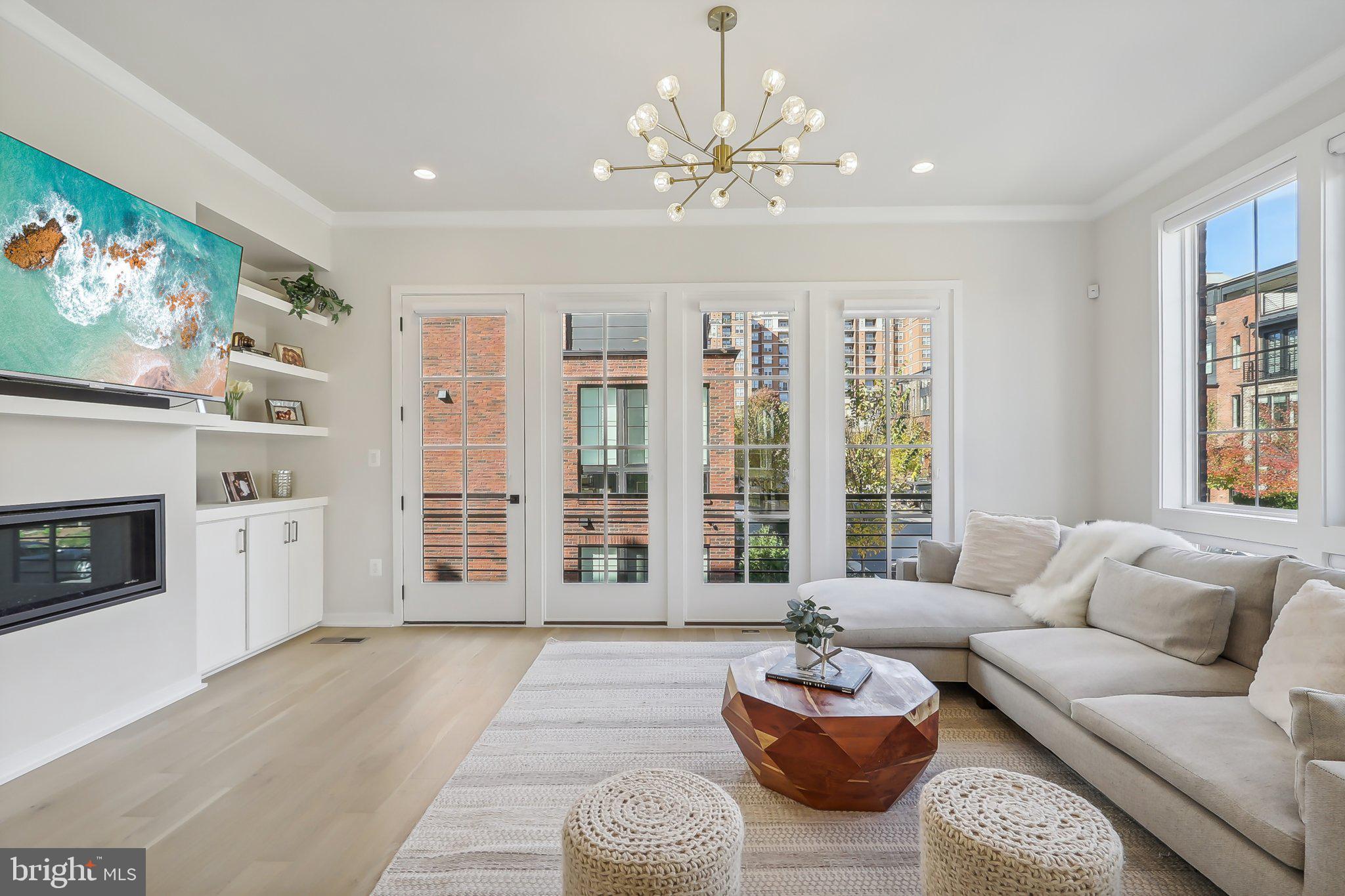 1970 Roland Clarke Pl