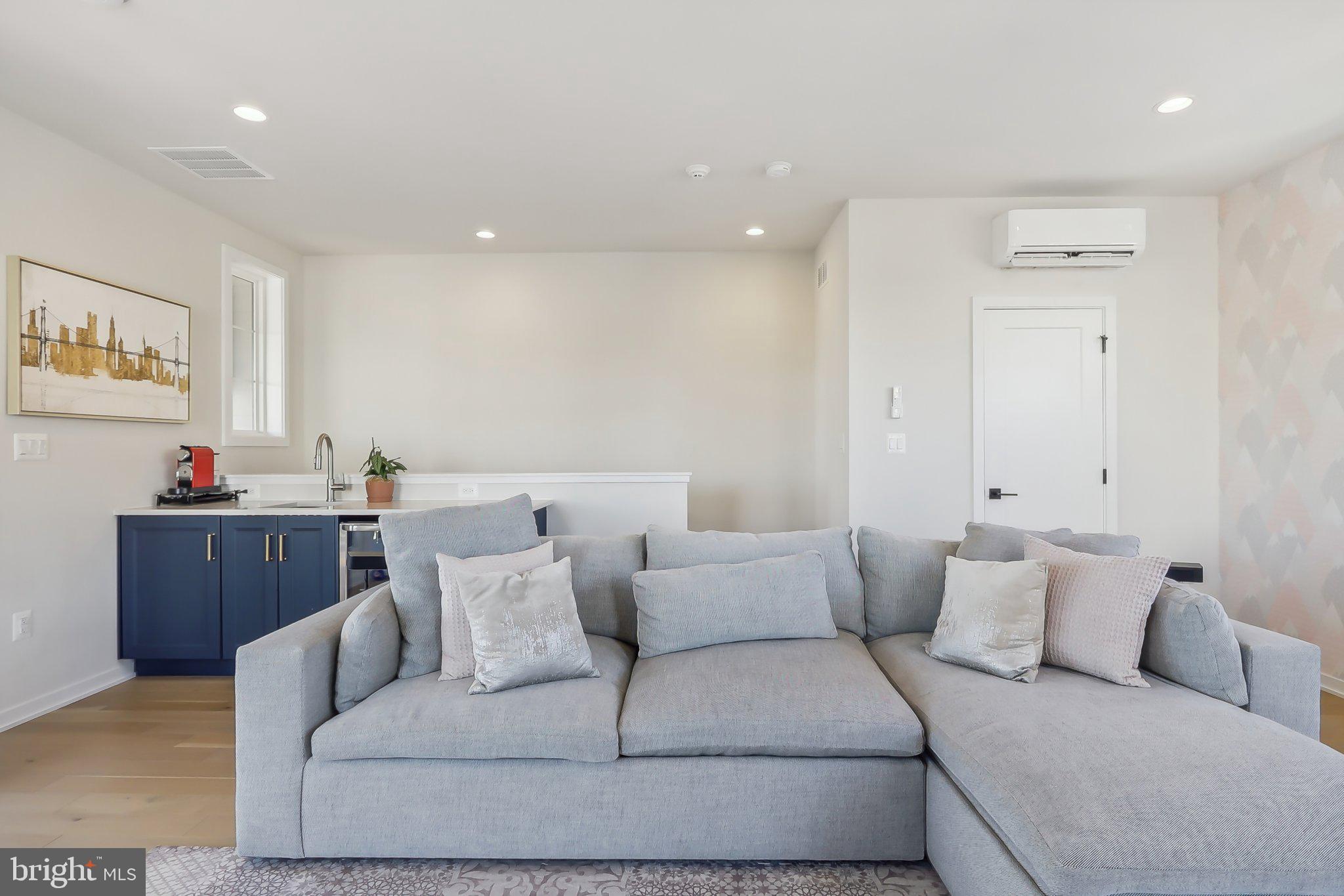 1970 Roland Clarke Pl