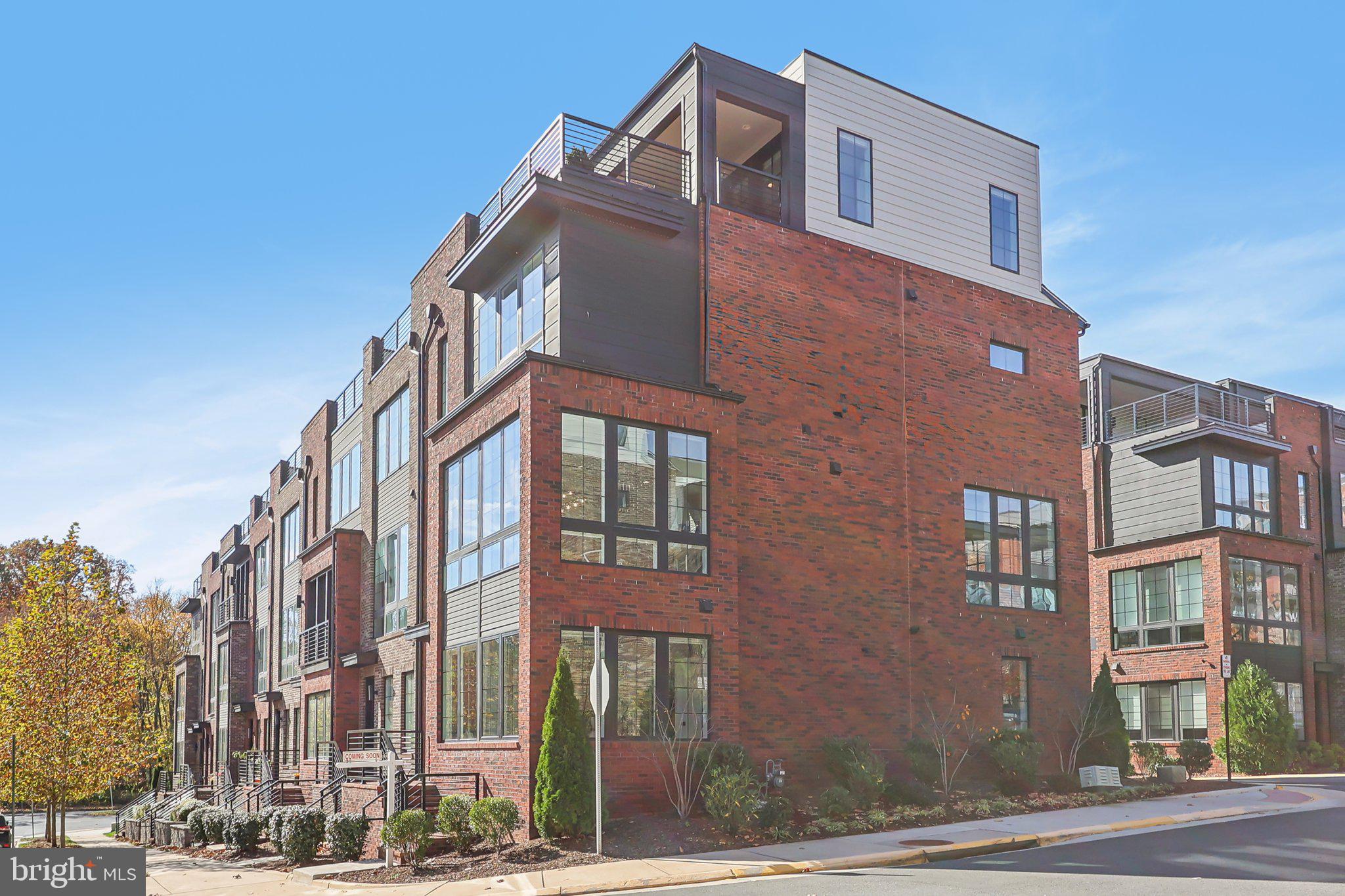 1970 Roland Clarke Pl