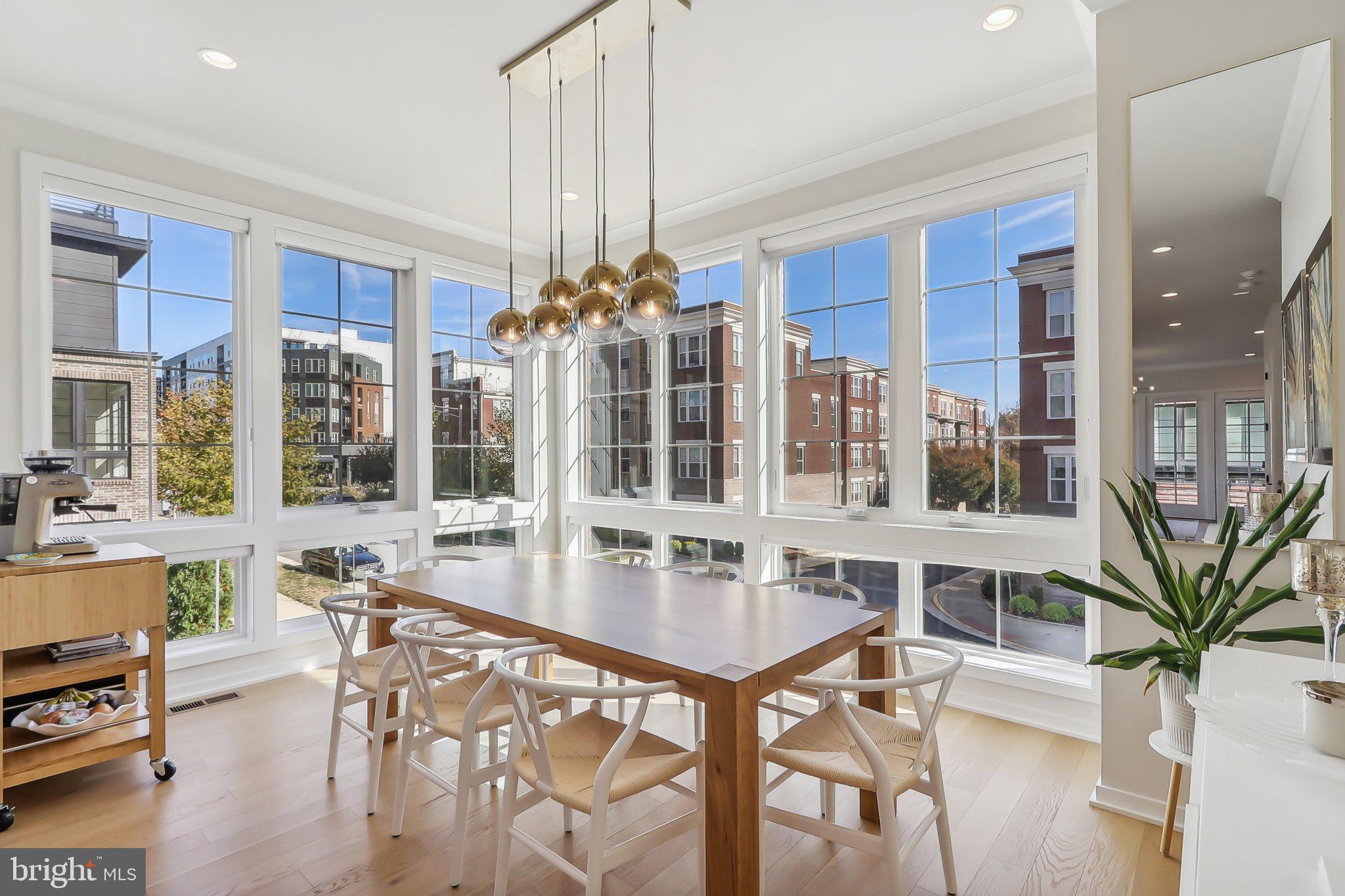 1970 Roland Clarke Pl