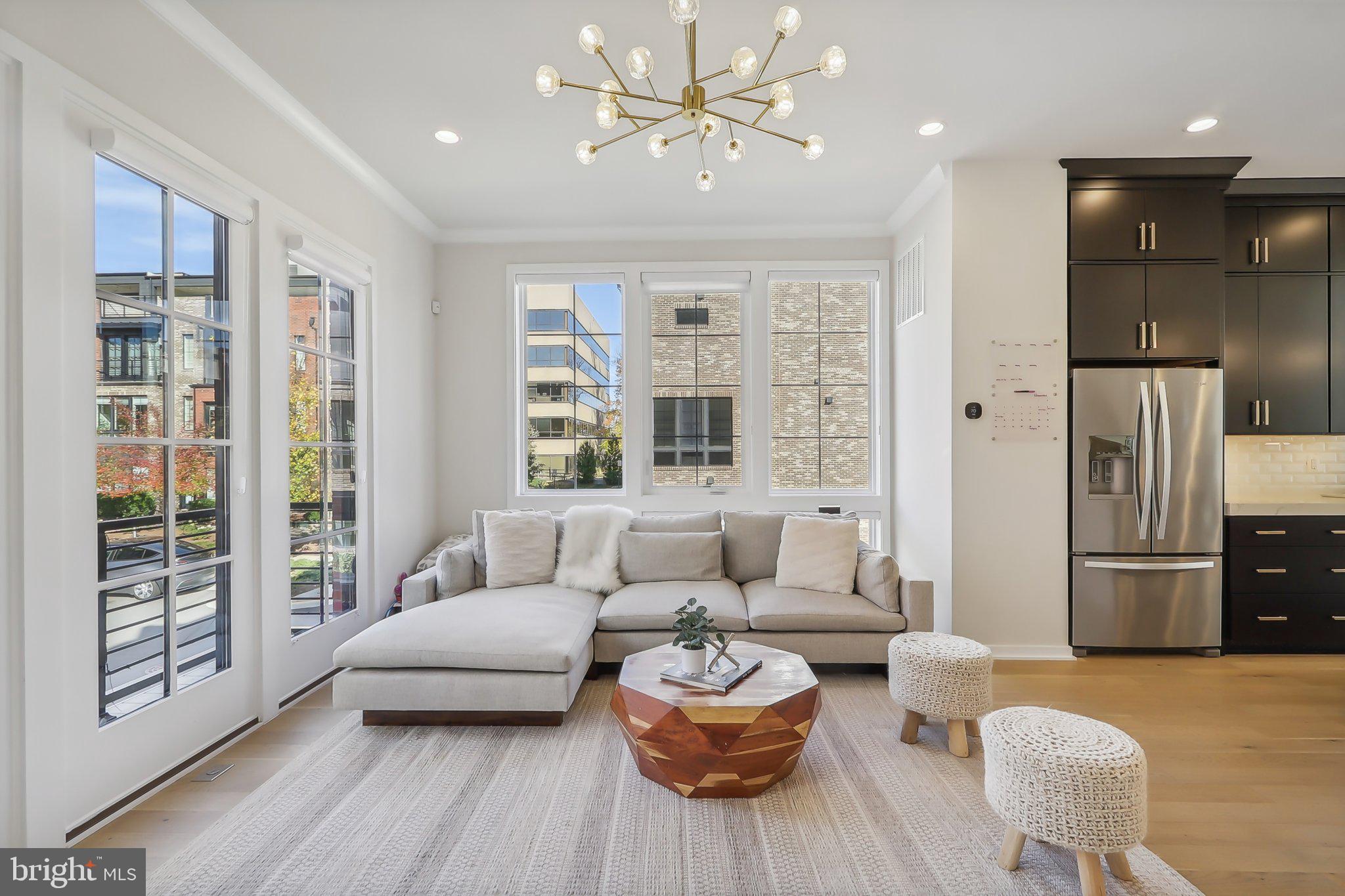 1970 Roland Clarke Pl