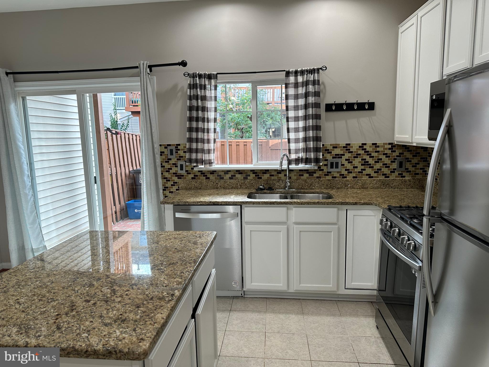 2414 DEW MEADOW