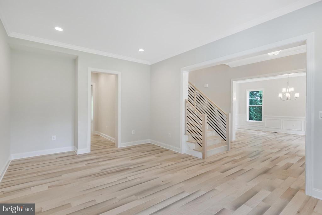 9017 Ellenwood Ln