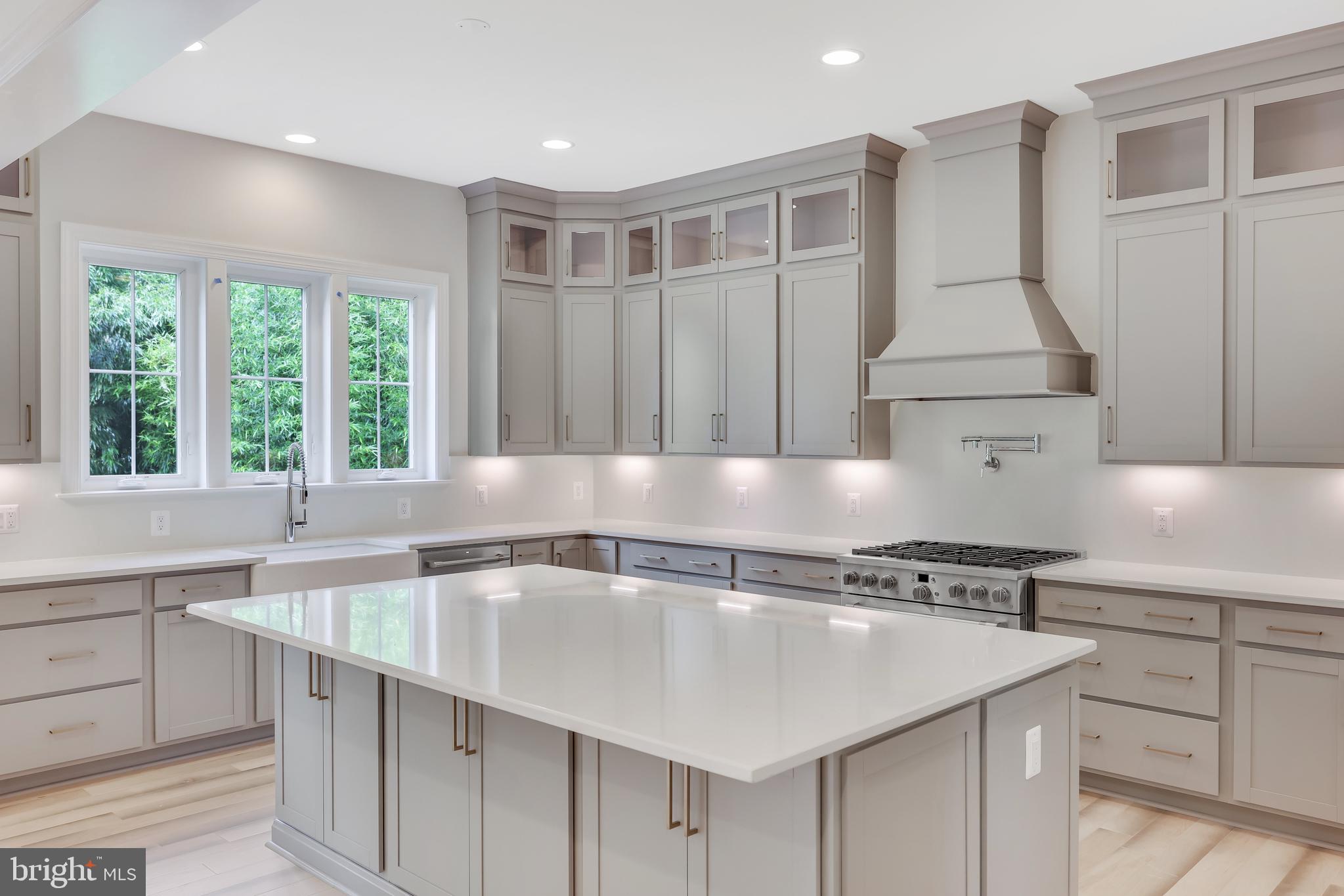 9017 Ellenwood Ln