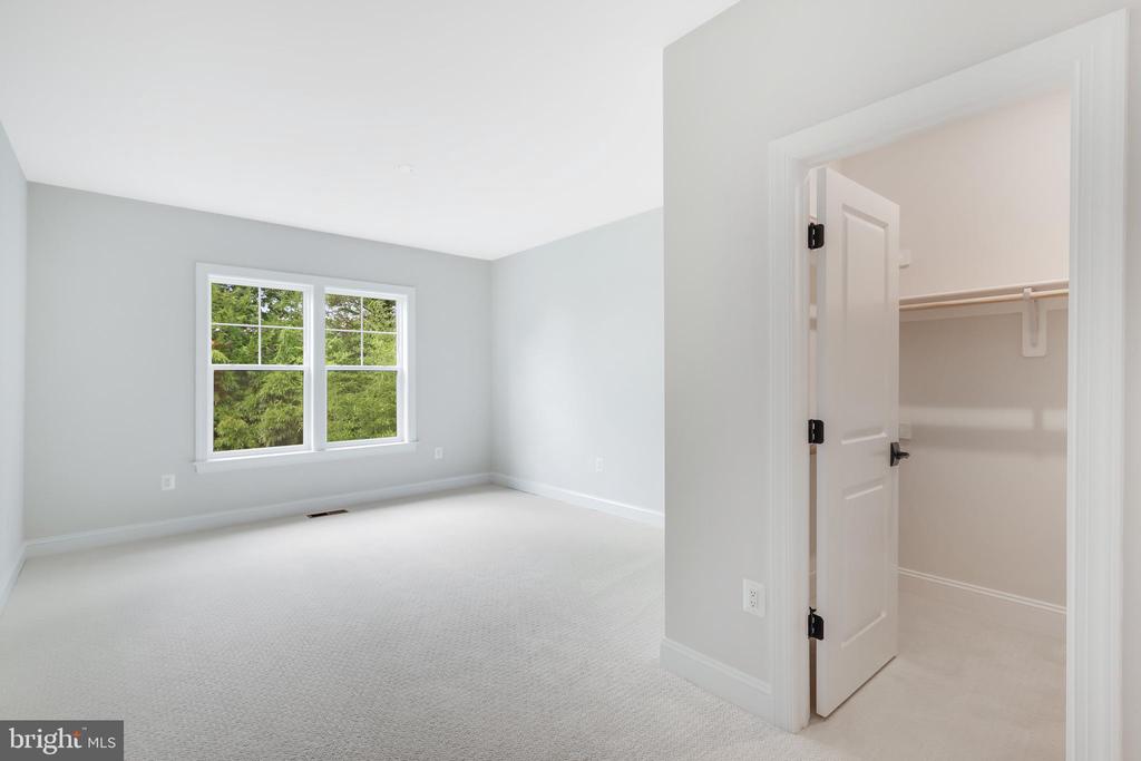9017 Ellenwood Ln