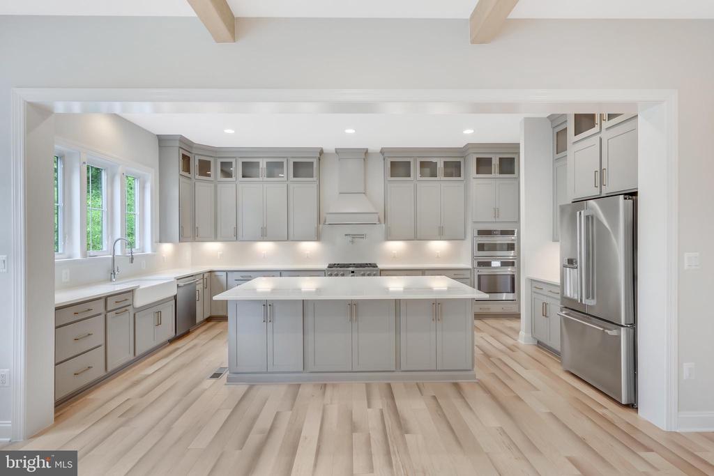 9017 Ellenwood Ln