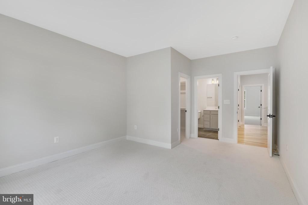 9017 Ellenwood Ln