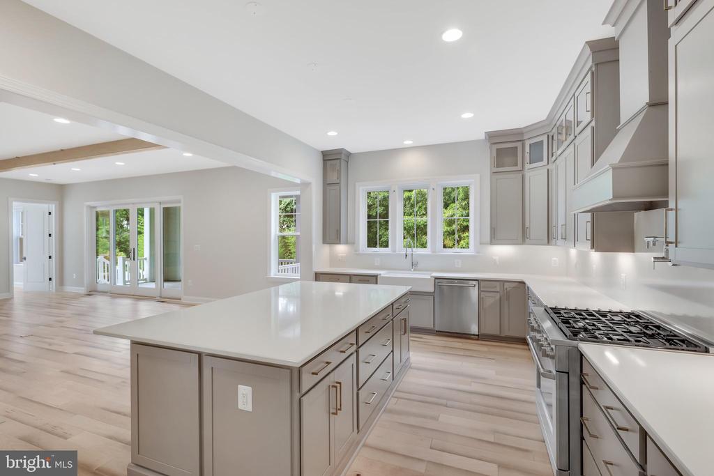 9017 Ellenwood Ln