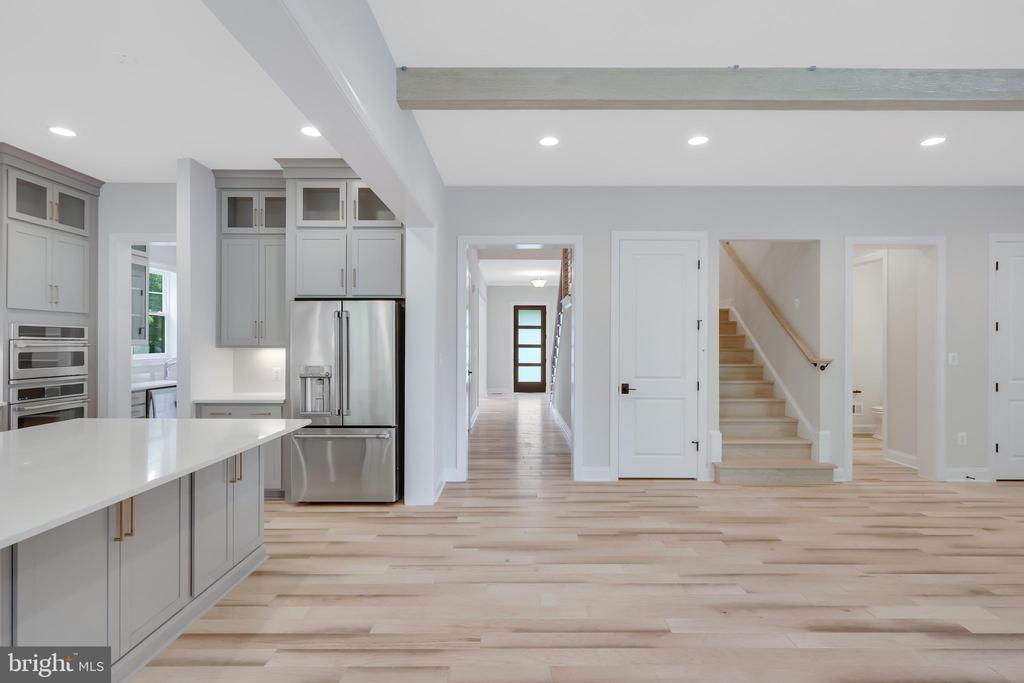 9017 Ellenwood Ln