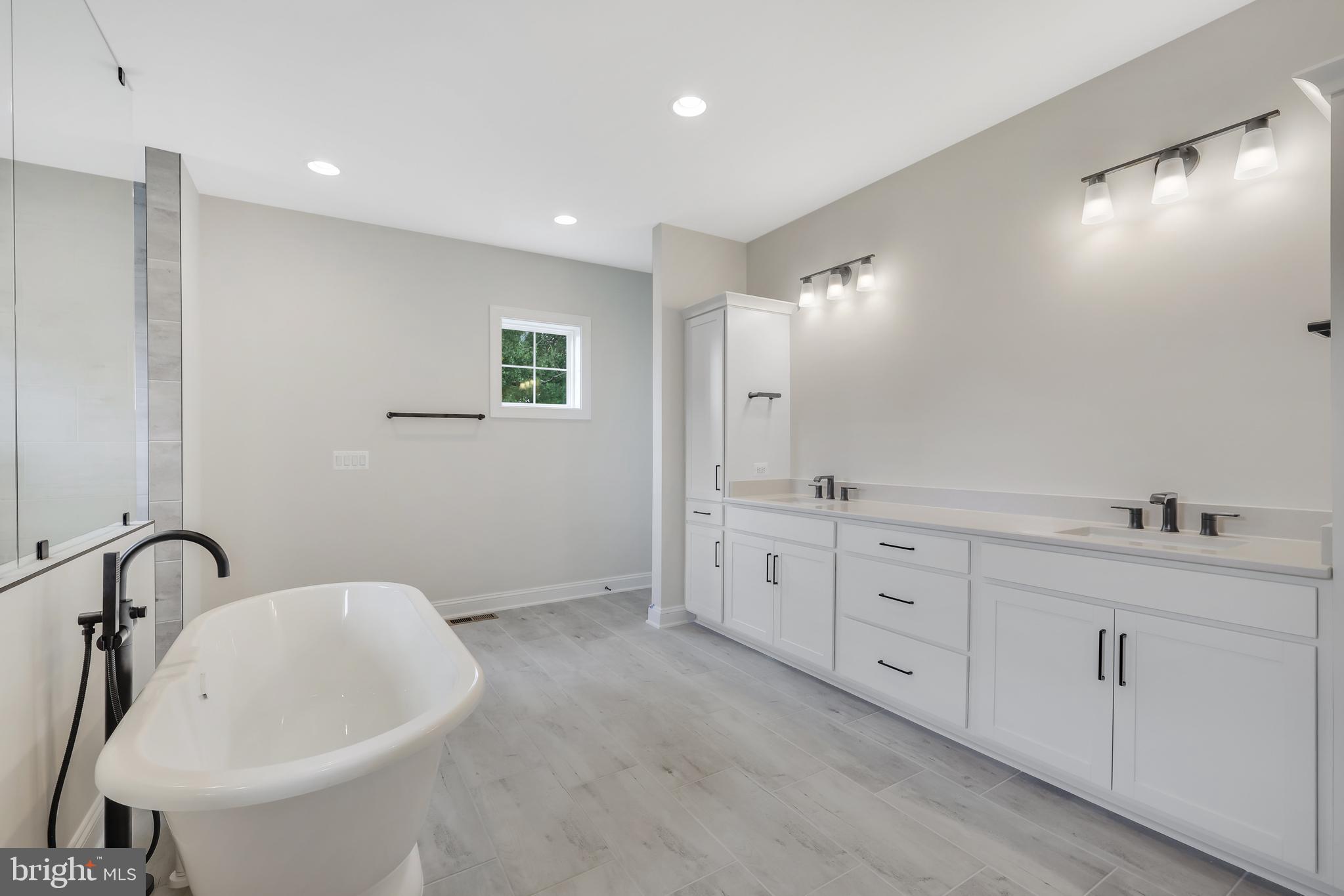 9017 Ellenwood Ln