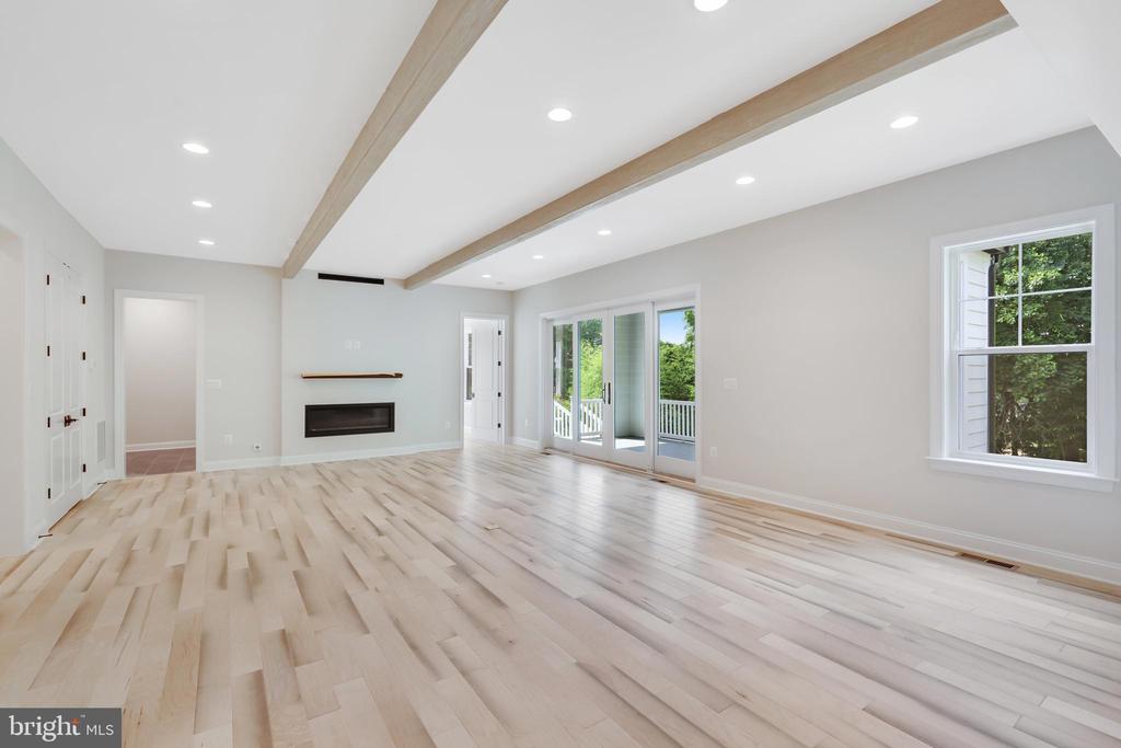 9017 Ellenwood Ln