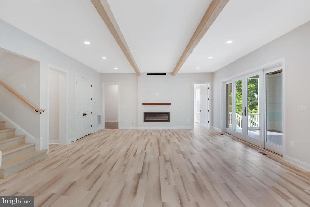 9017 Ellenwood Ln