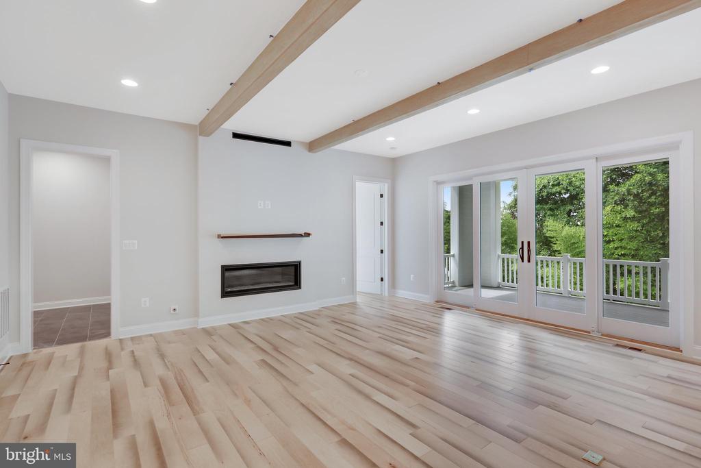 9017 Ellenwood Ln