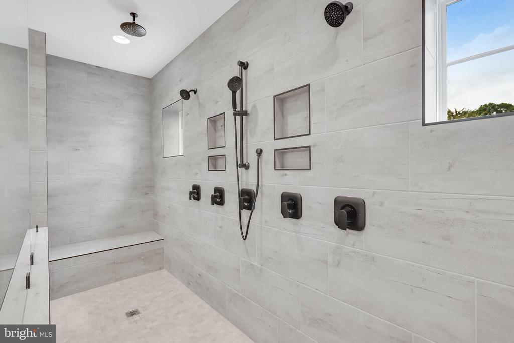 9017 Ellenwood Ln