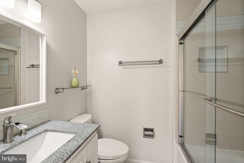 13904 Woods Run Ct