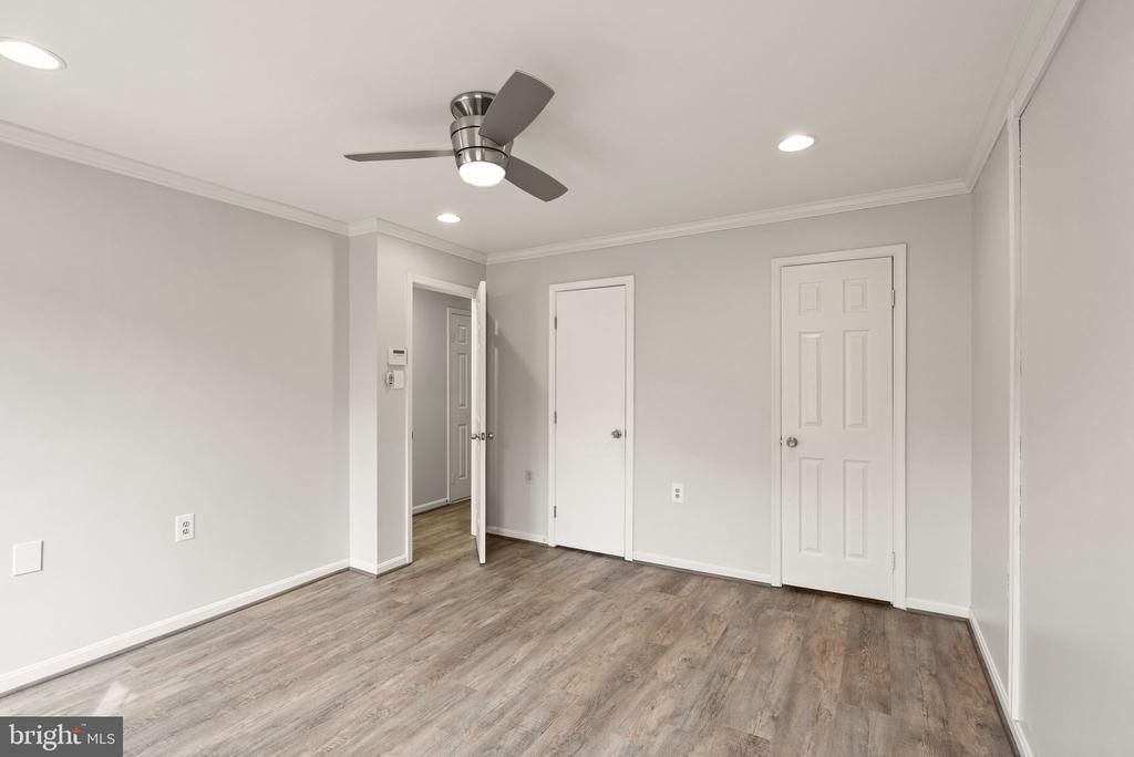 13904 Woods Run Ct