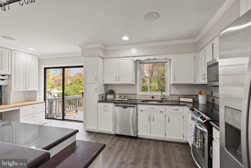 13904 Woods Run Ct