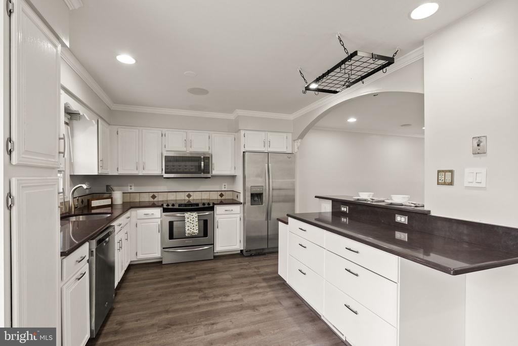 13904 Woods Run Ct