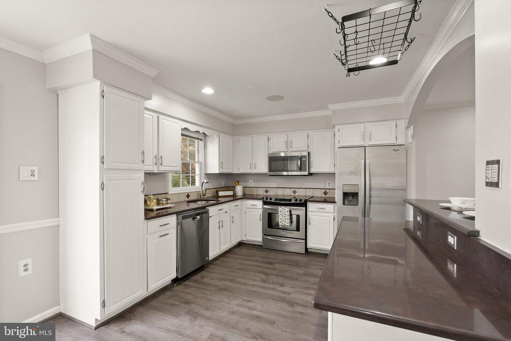 13904 Woods Run Ct