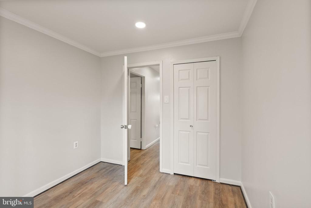 13904 Woods Run Ct