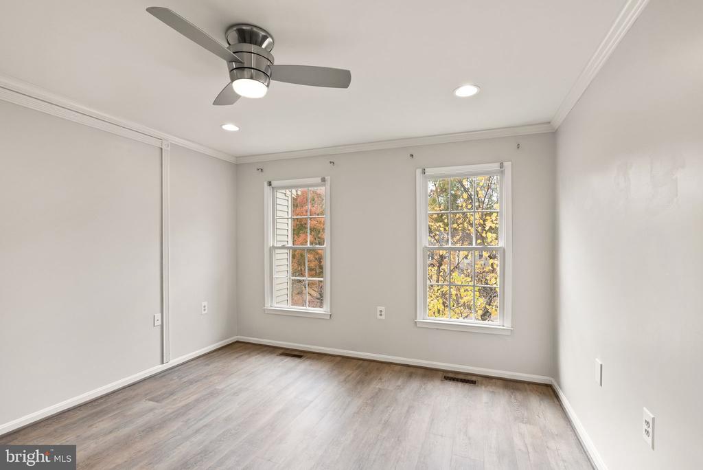13904 Woods Run Ct
