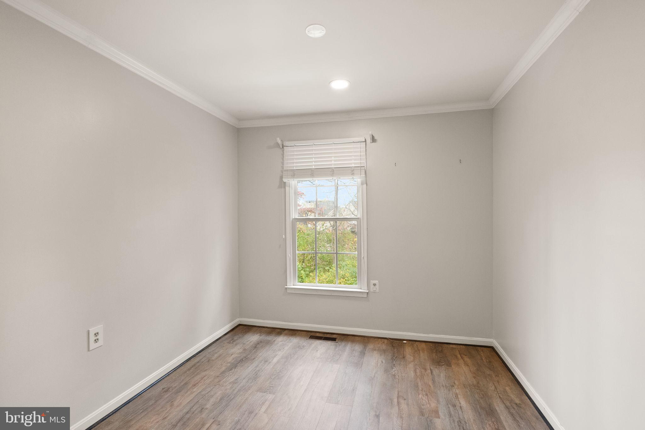 13904 Woods Run Ct