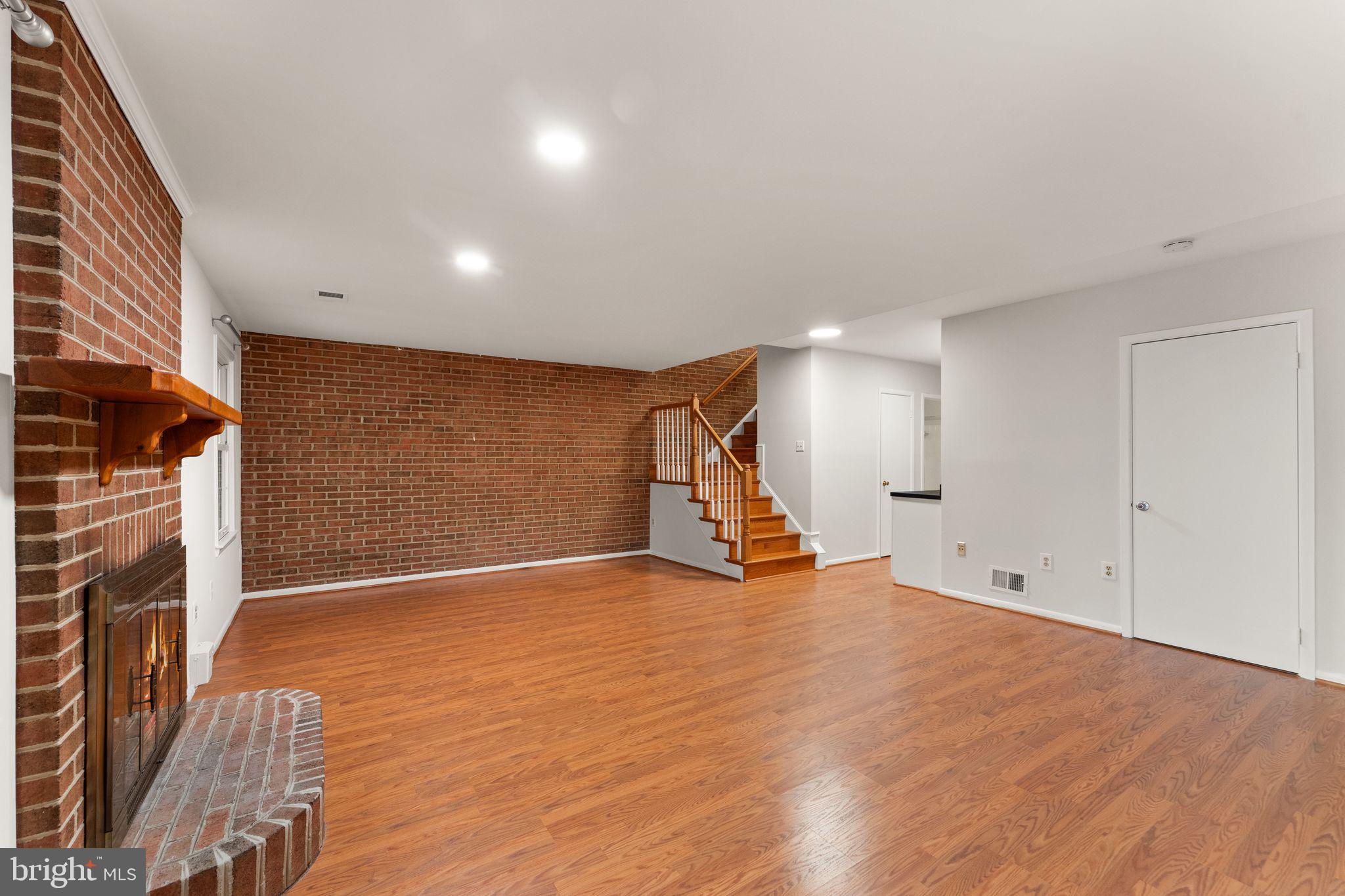 2841 SUTTON OAKS LN