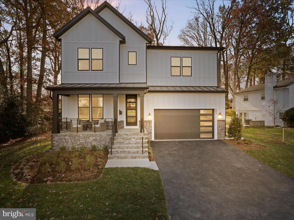 202 Harmony Dr SW
