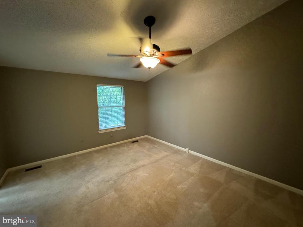 1589 AUTUMN RIDGE CIR