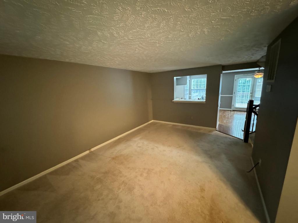 1589 AUTUMN RIDGE CIR