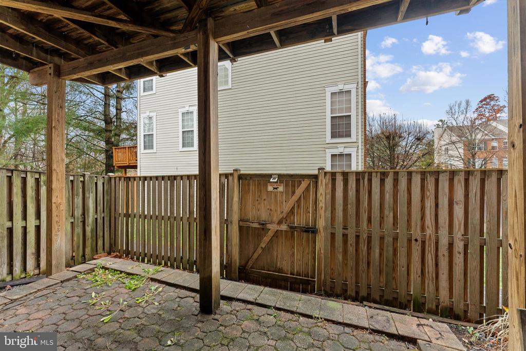 4112 Hazelwood Ct