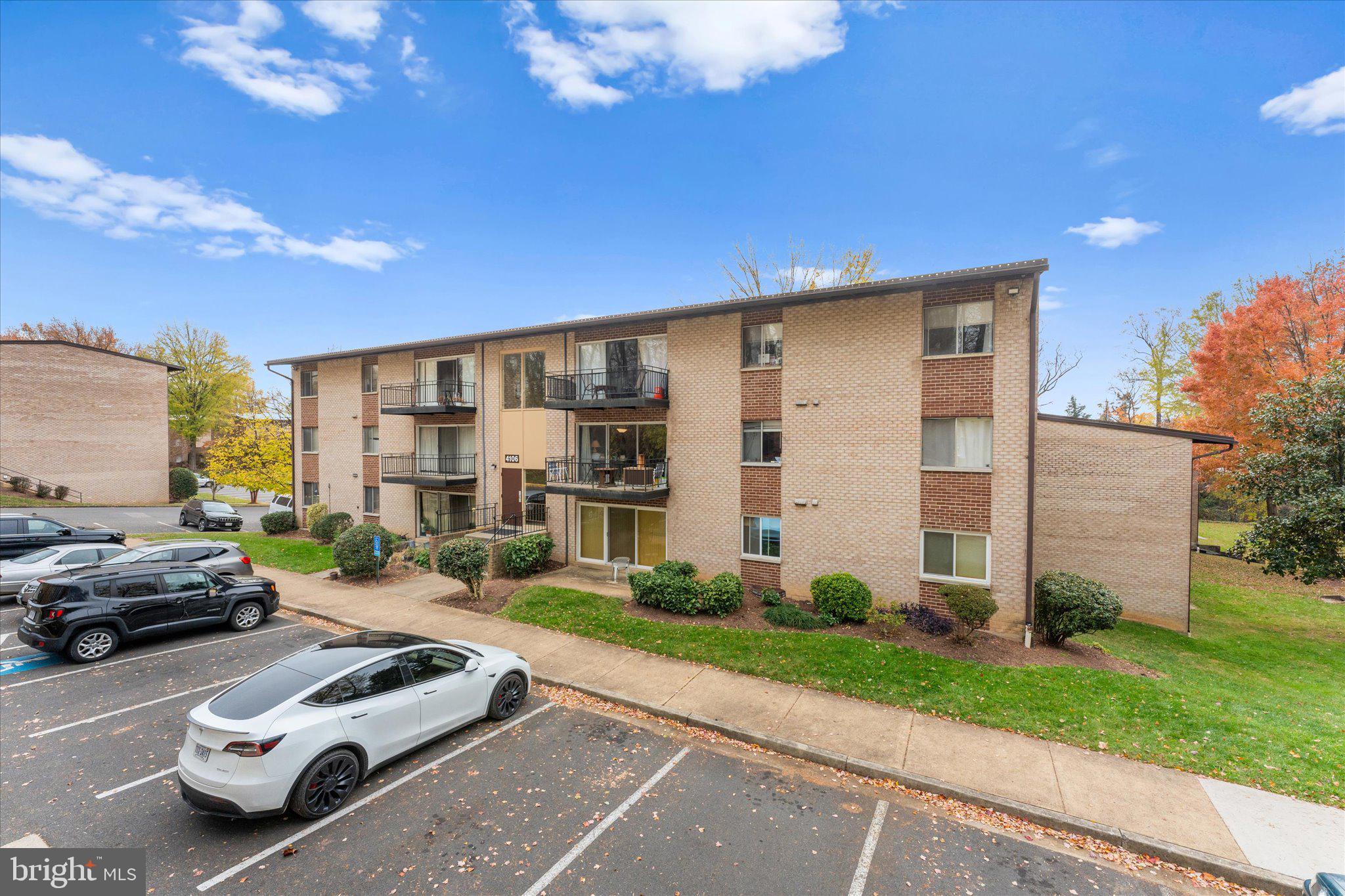 4106 Mangalore Dr #302