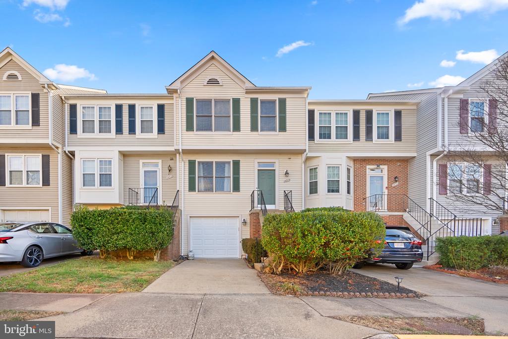 14719 GROBIE POND LN