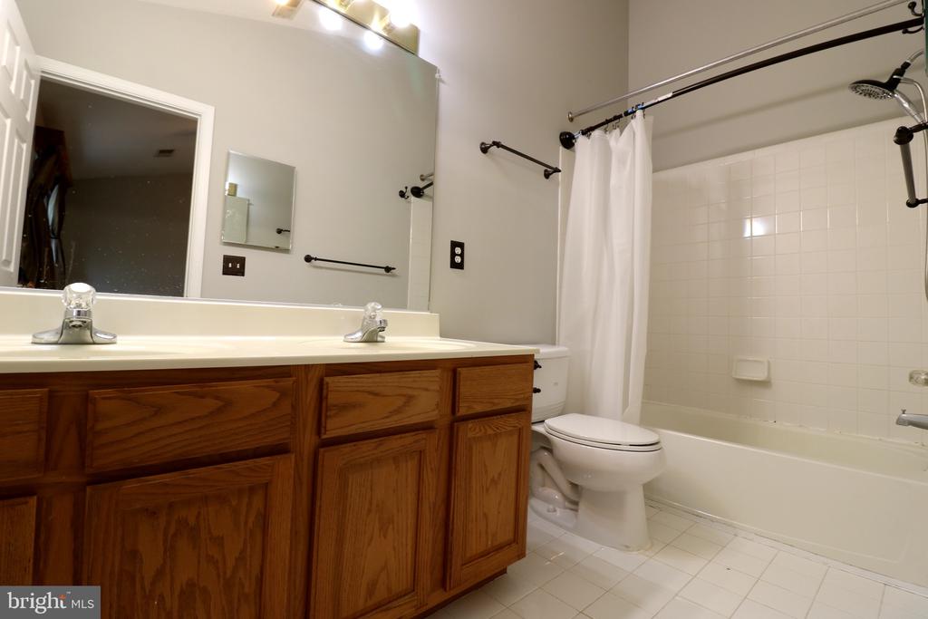 13394 BURROUGH FARM DR