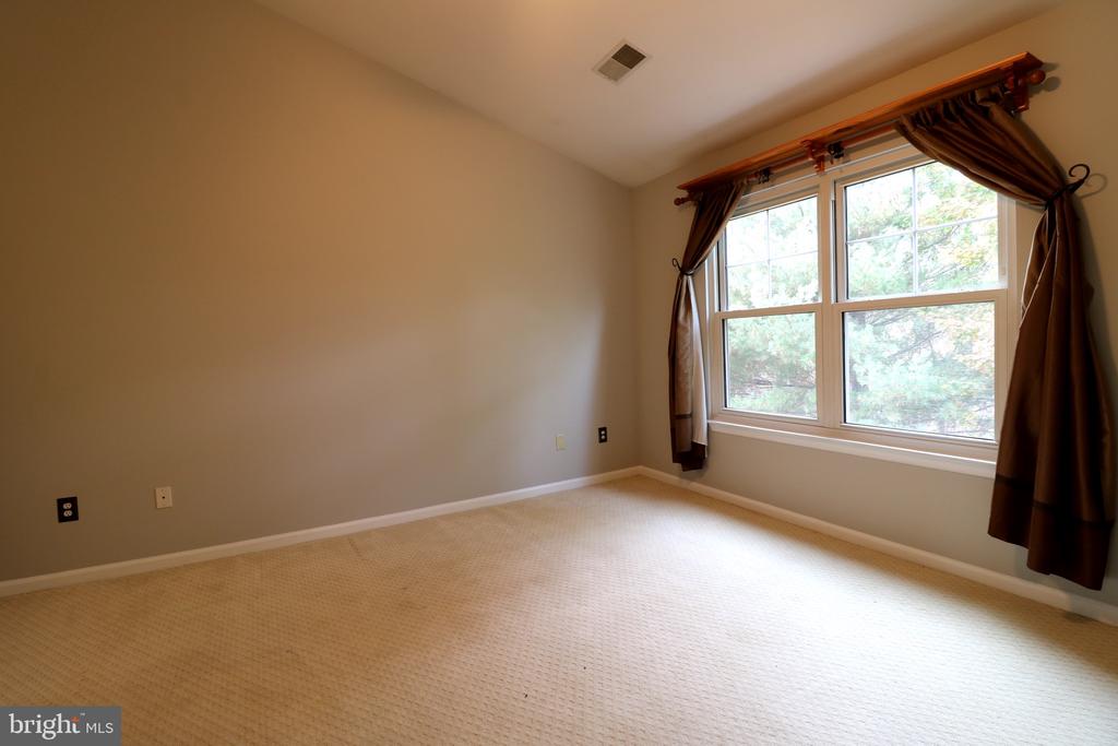 13394 BURROUGH FARM DR