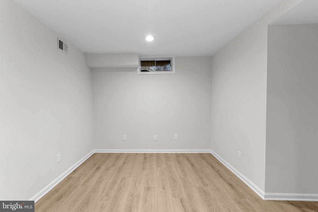 1283 Shaker Woods Rd