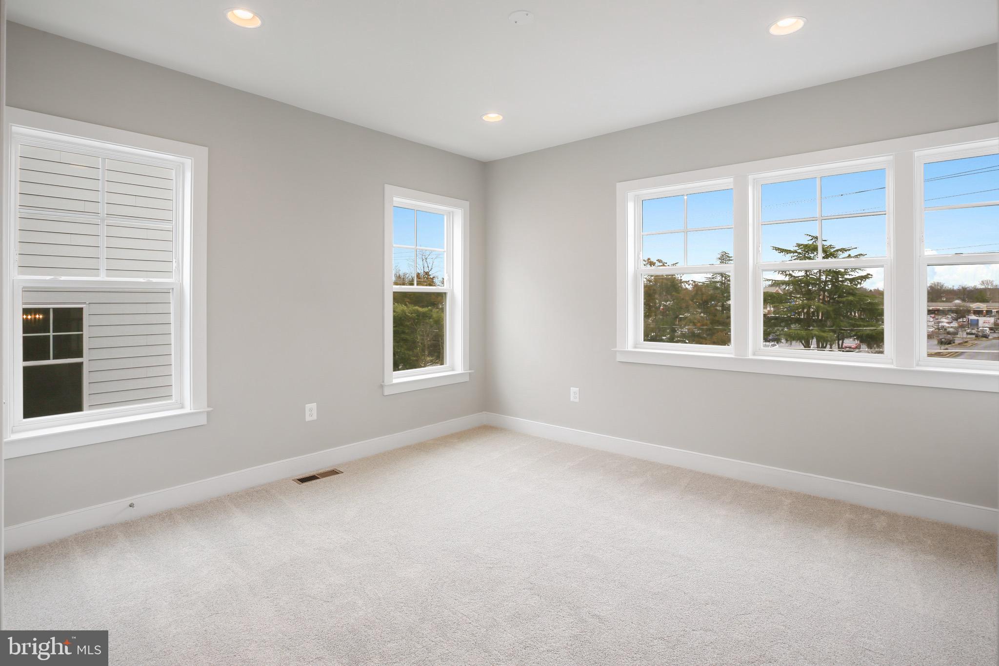 2423 Jackson Pkwy