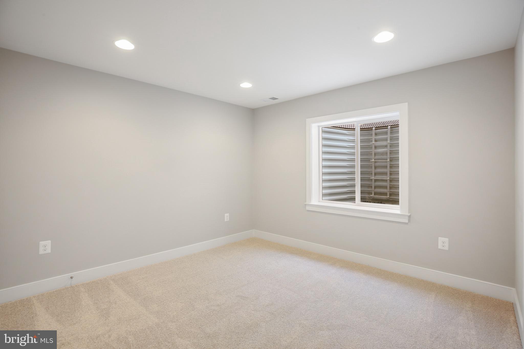 2423 Jackson Pkwy