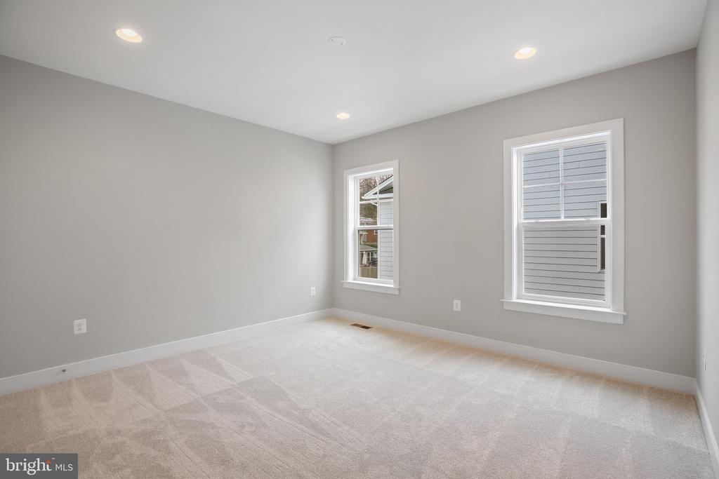 2423 Jackson Pkwy
