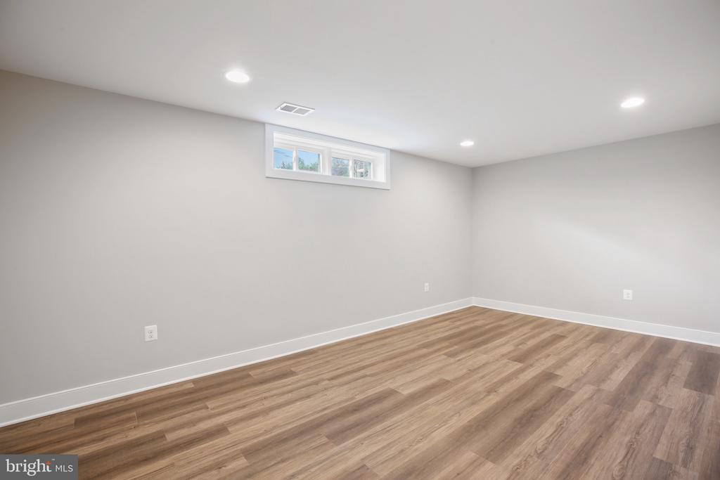 2423 Jackson Pkwy