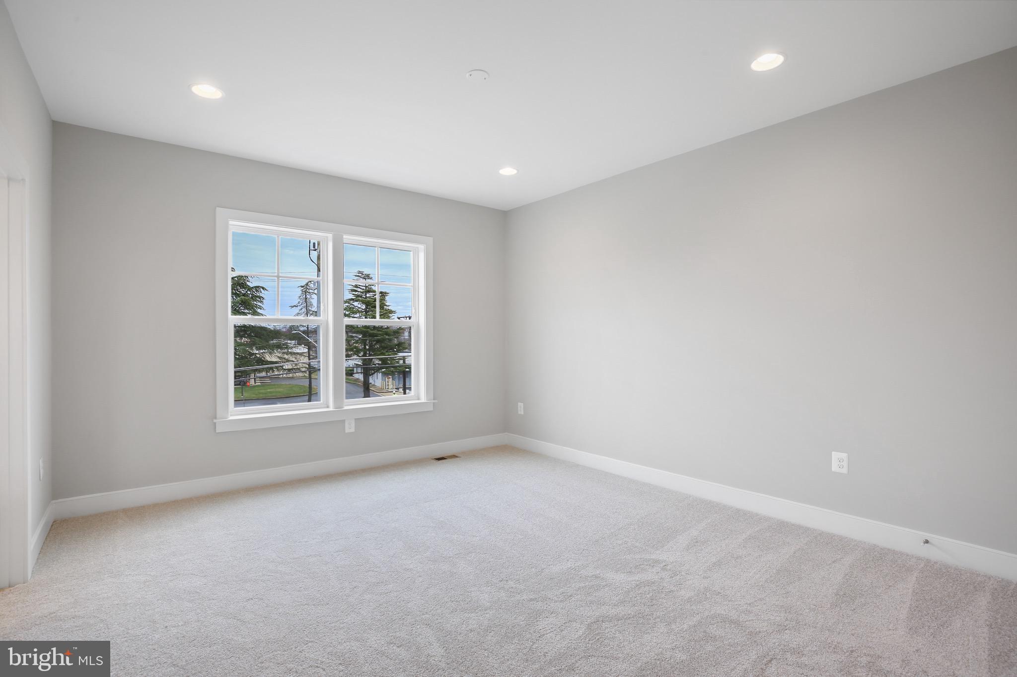 2423 Jackson Pkwy
