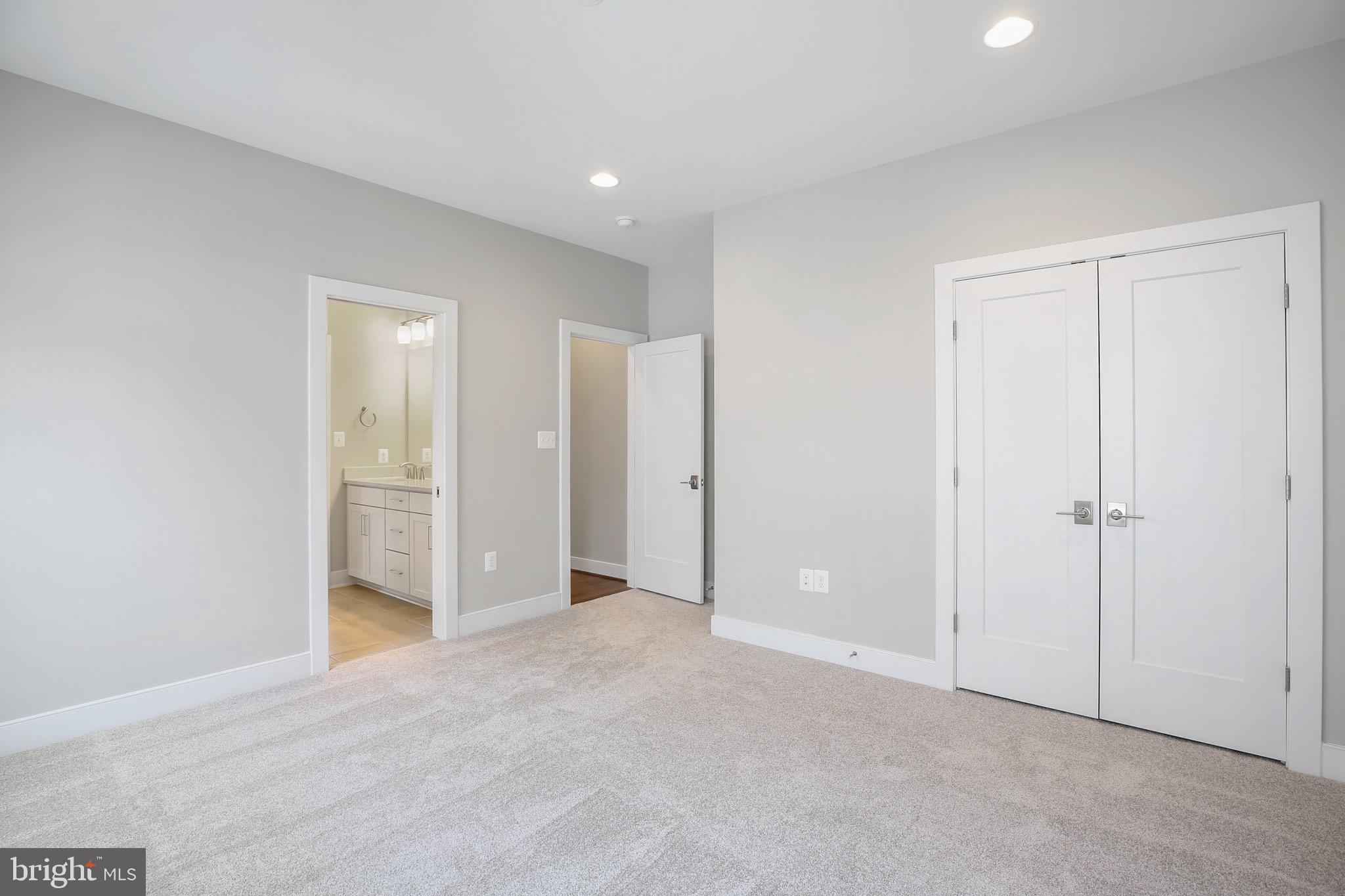 2423 Jackson Pkwy