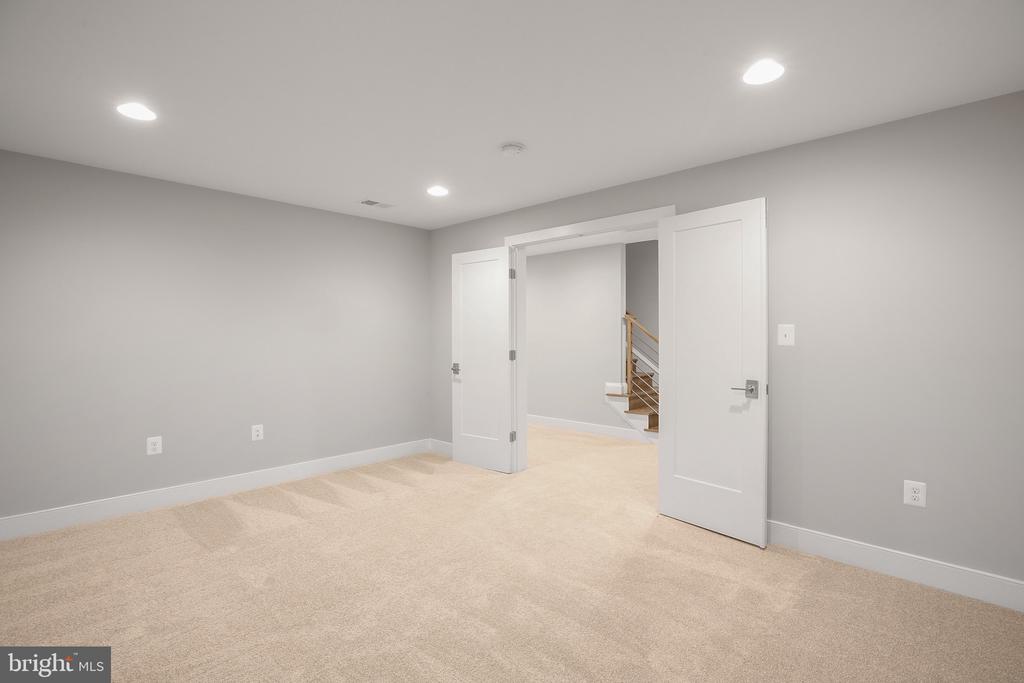 2423 Jackson Pkwy
