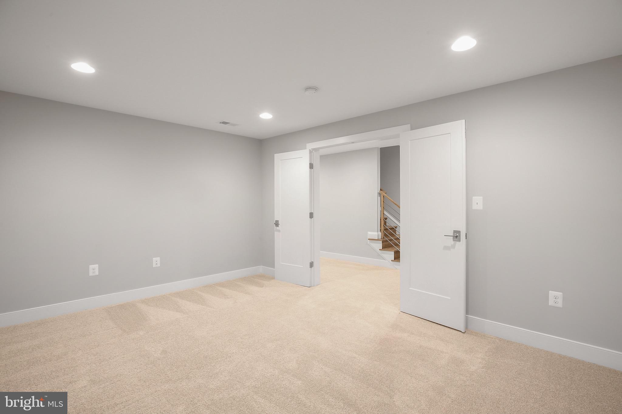 2423 Jackson Pkwy